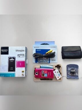 new w box rare Sony Bloggie MHS-PM5K HD pink Pocket Cam w Battery, Case, Charger